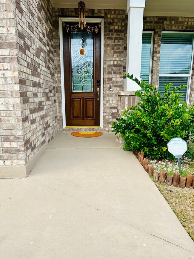524 Ayinger Lane, Austin, TX 78728 photo 2
