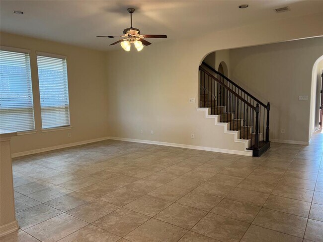 10306 Hartfield Bluff Lane, Cypress, TX 77433 photo 4