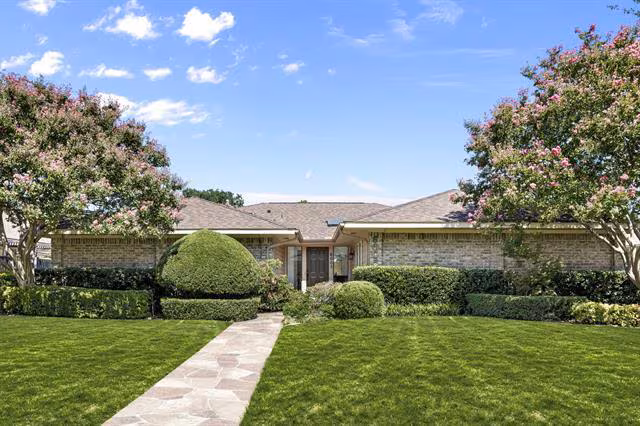 6005 Daven Oaks Dr Dallas, TX 75248 photo 2