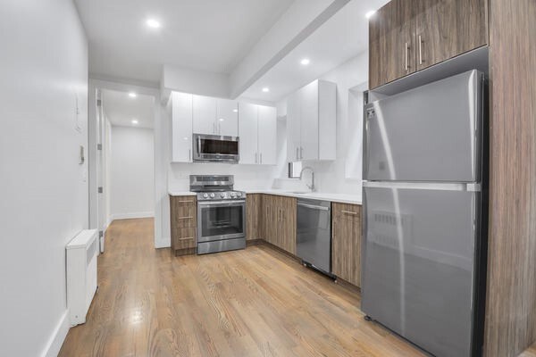 226 E 25th St New York, NY 10010 photo 2