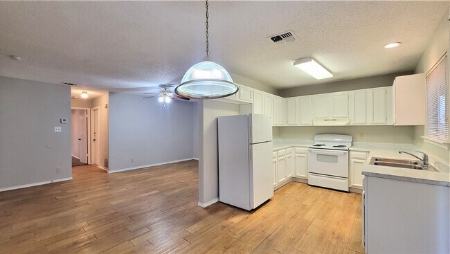 7014-7016 Elmbank San Antonio, TX 78244 photo 4