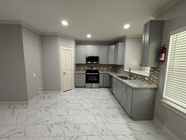 5802 Twisted Pine Ct Houston, TX 77039 photo 4