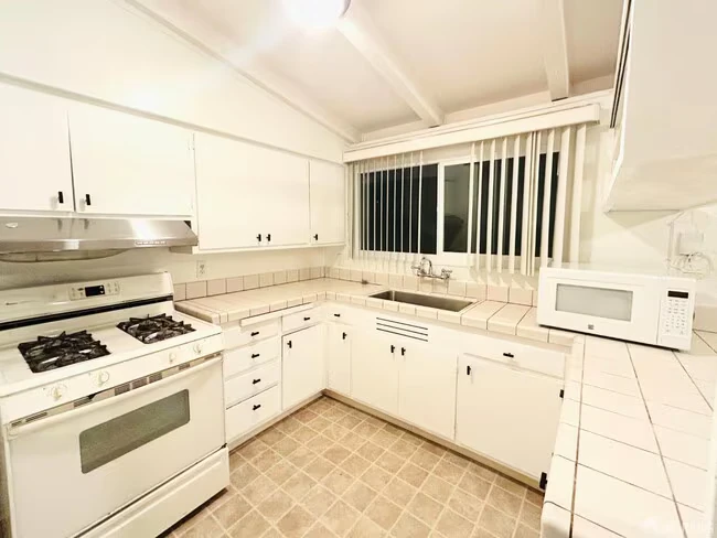 618 Lakewood Dr Sunnyvale, CA 94089 photo 5