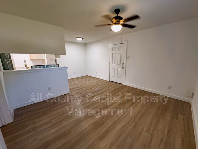 4501 Witham Ln Austin, TX 78745 photo 2
