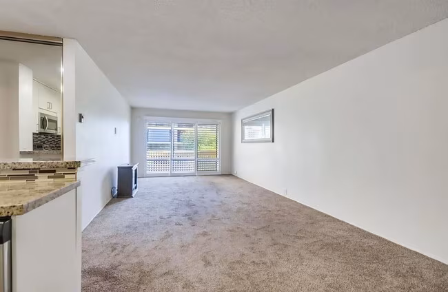 1855 Diamond St San Diego, CA 92109 photo 2