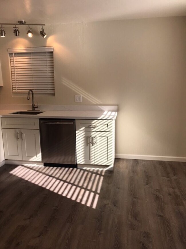 6131 Montecito Blvd Santa Rosa, CA 95409 photo 2