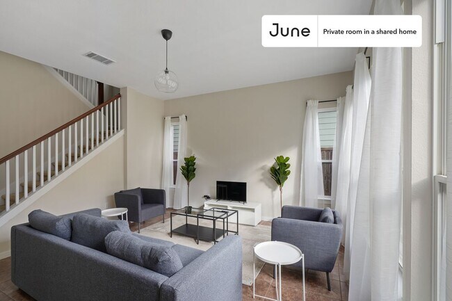 Room in Shared 5 bed/2.5 bath home photo 3