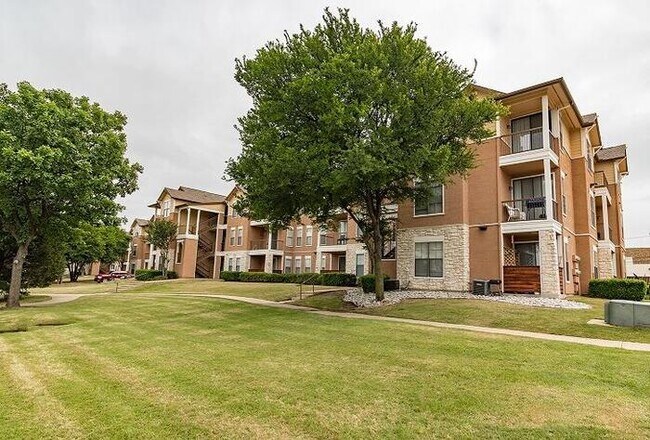 901 US-80 Mesquite, TX 75150 photo 2
