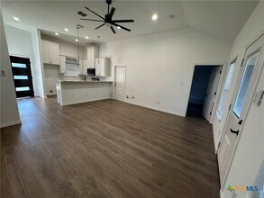 168 Navarro Xing Seguin, TX 78155 photo 3
