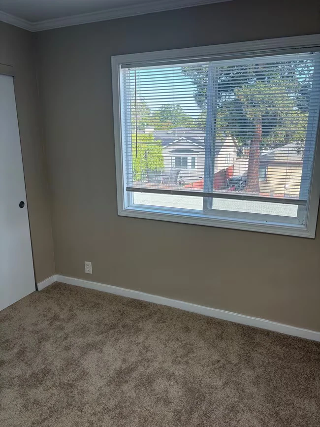 1411 E 3rd Ave San Mateo, CA 94401 photo 5