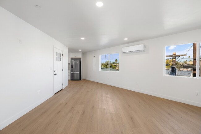3730 Acacia St San Diego, CA 92113 photo 3