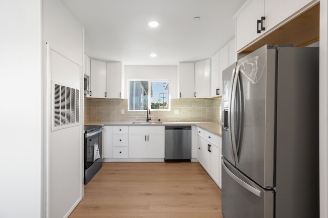 3730 Acacia St San Diego, CA 92113 photo 2
