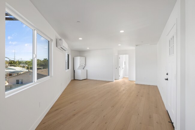 3730 Acacia St San Diego, CA 92113 photo 5