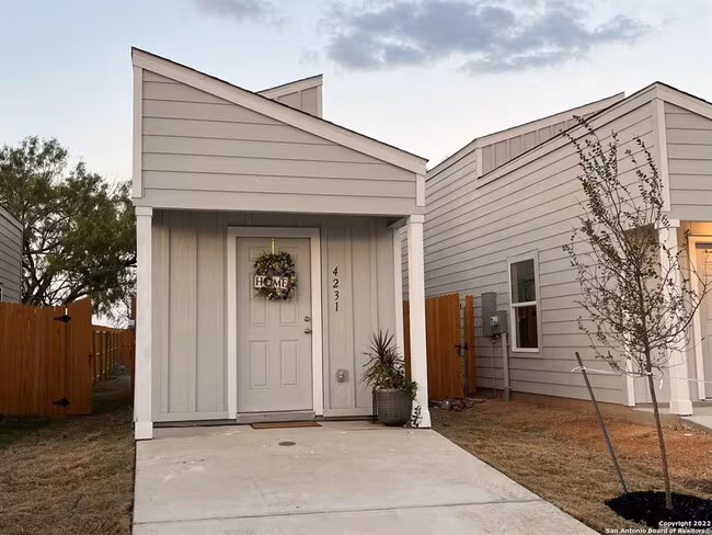 4231 Thalweg Way San Antonio, TX 78223 photo 2