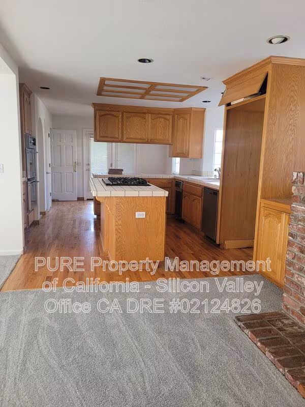 153 College Ave photo 4