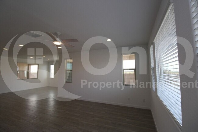 2208 E Citadel Dr Gilbert, AZ 85298 photo 3