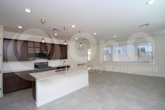 725 N Abalone Ct. Gilbert, AZ 85233 photo 2