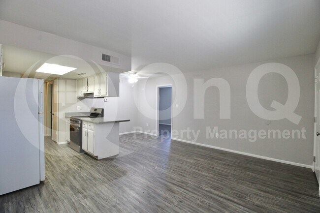 3002 East Waltann Lane, Phoenix, AZ 85032 photo 2
