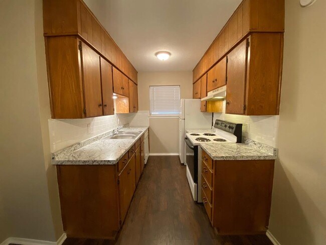1107 N Locust St. photo 5