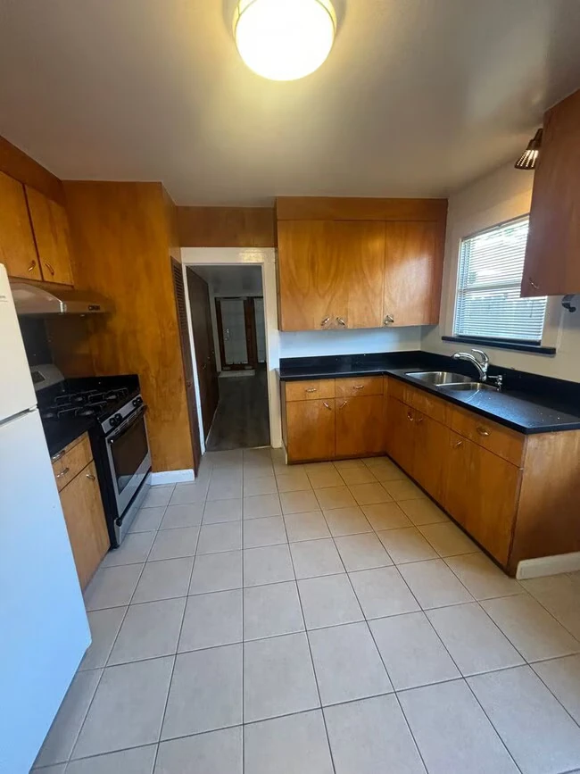 3218 School St Oakland, CA 94602 photo 4