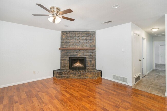 500 W Cedar St Arlington, TX 76011 photo 5