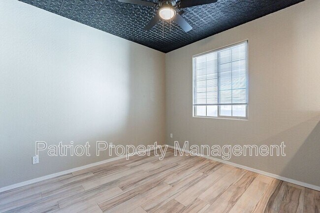329 S 172nd Dr photo 4