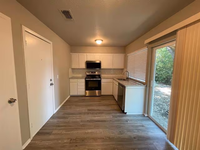 1517 Vanderbilt Drive, Arlington, TX 76014 photo 3