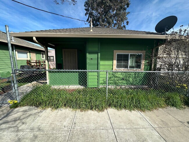 807 G St Antioch, CA 94509 photo 2