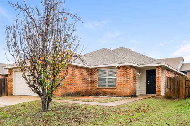 7820 Whitney Lane, Fort Worth, TX 76112 photo 3