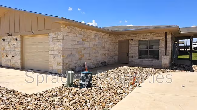 1062 Hibiscus Dr Belton, TX 76513 photo 2
