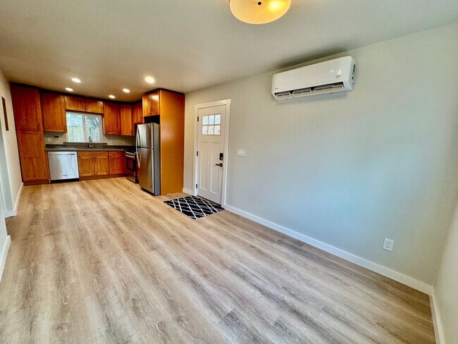 6522 48th Ave S Seattle, WA 98118 photo 3