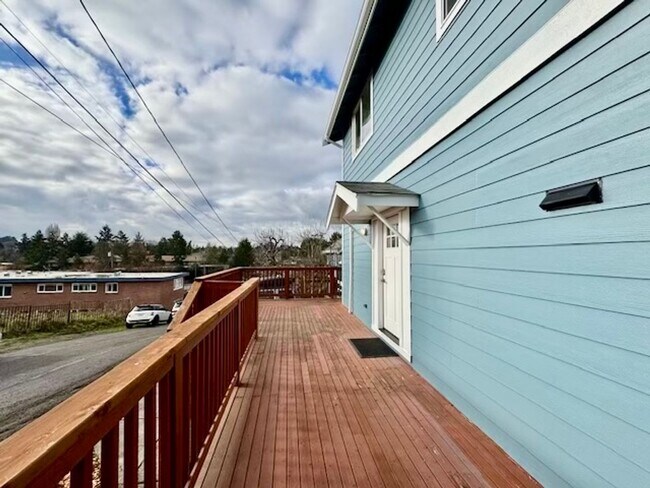 6522 48th Ave S Seattle, WA 98118 photo 2