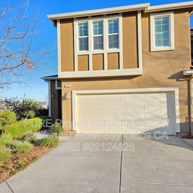 520 Jade St Petaluma, CA 94952 photo 2