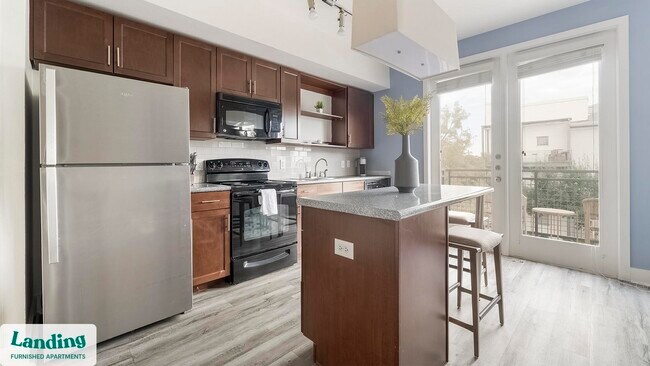 810 W St Johns Ave Austin, TX 78752 photo 4