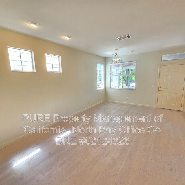 2044 Easton Dr Petaluma, CA 94952 photo 3