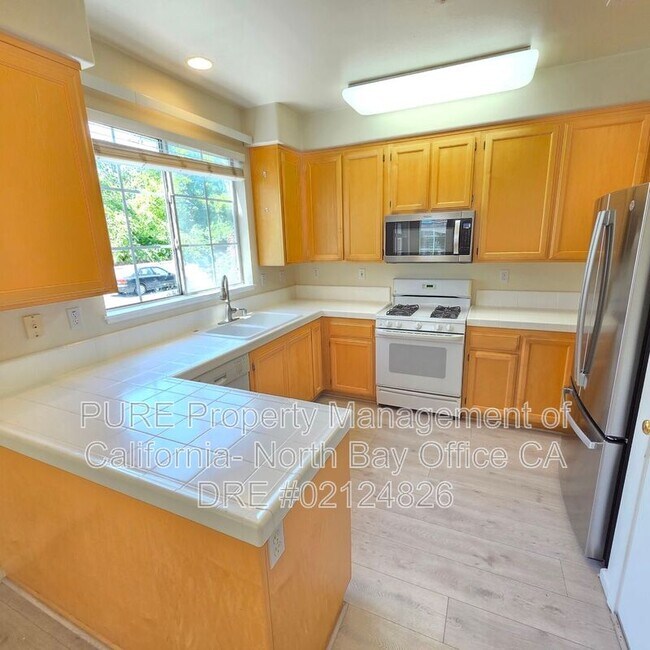 2044 Easton Dr Petaluma, CA 94952 photo 5