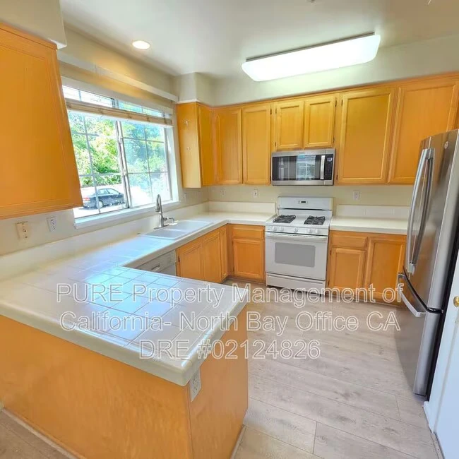 2044 Easton Dr Petaluma, CA 94952 photo 5