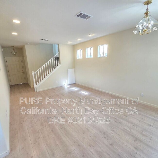 2044 Easton Dr Petaluma, CA 94952 photo 4