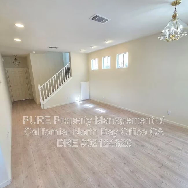 2044 Easton Dr Petaluma, CA 94952 photo 4