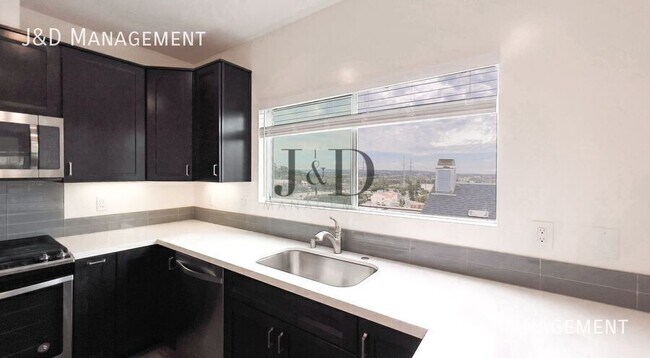 1144 Fresno St San Diego, CA 92110 photo 2