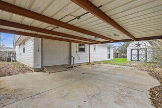 702 N Walnut St Cleburne, TX 76033 photo 3