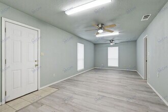 702 N Walnut St Cleburne, TX 76033 photo 4
