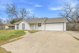 702 N Walnut St Cleburne, TX 76033 photo 2