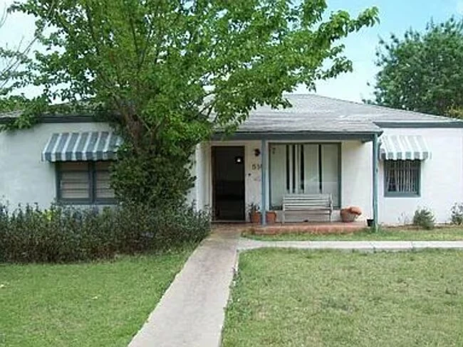 **Spacious 3-Bedroom Home in Tempe** photo 2