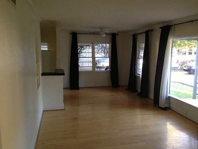 **Spacious 3-Bedroom Home in Tempe** photo 4