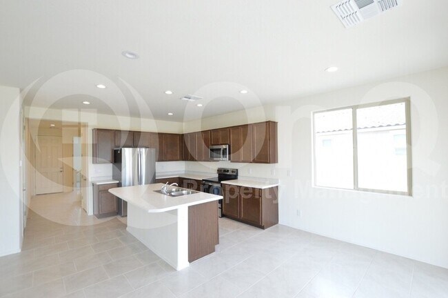 2031 East Escondido Place, Casa Grande, AZ 85122 photo 3
