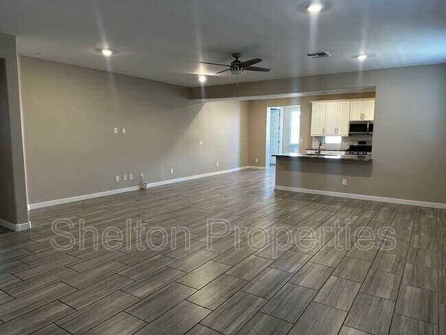16562 W Charlotte Dr photo 4