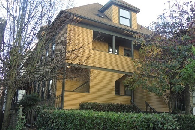 1419 Boylston Ave Seattle, WA 98122 photo 2