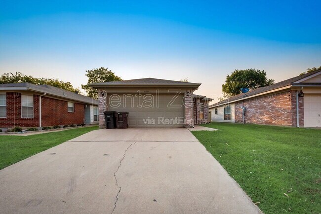 10536 Towerwood Dr Fort Worth, TX 76140 photo 3