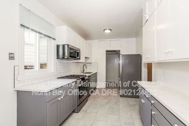 1808 Leavenworth St San Francisco, CA 94109 photo 3